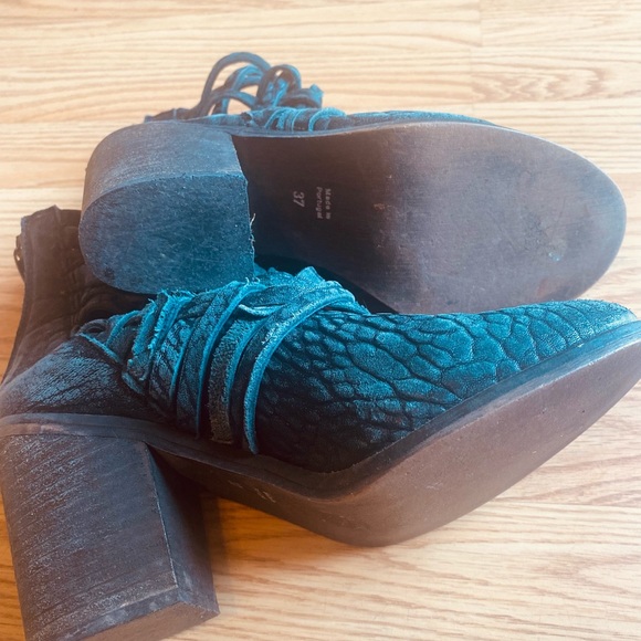 FP charcoal black snakeskin pattern boots sz 37 - Picture 4 of 4